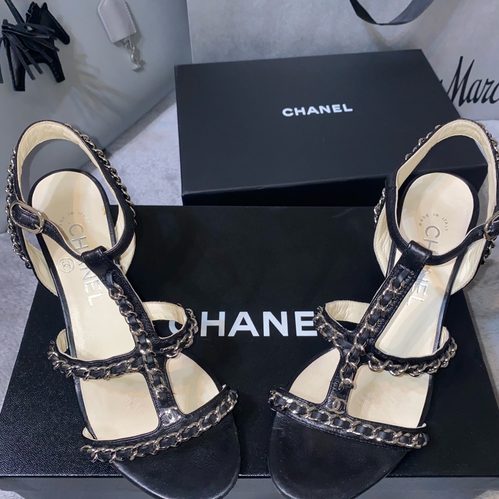 CHANEL CLASSIC CHAIN HEELED SANDALS - Picture 4 of 16